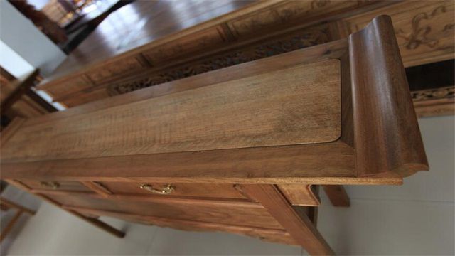 金丝楠木怎么鉴别：金丝和纯天然的清香气味