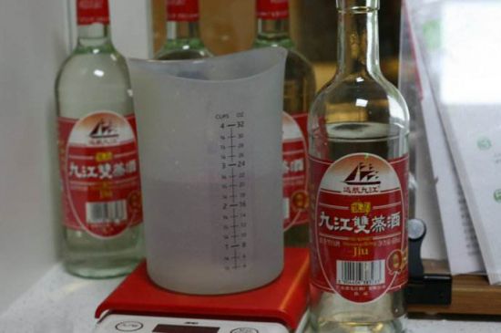 浸泡青梅的酒 浸泡青梅的酒