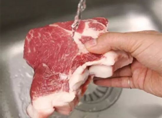 洗牛奶袋和洗鱼、肉的水 洗牛奶袋和洗鱼、肉的水