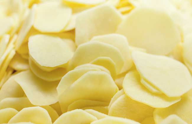 土豆去黑眼圈的方法