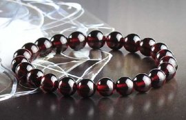 石榴石是不是宝石？(石榴石属于什么档次的宝石