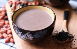 喝黑豆浆有什么好处？(喝黑豆浆对子宫有什么好